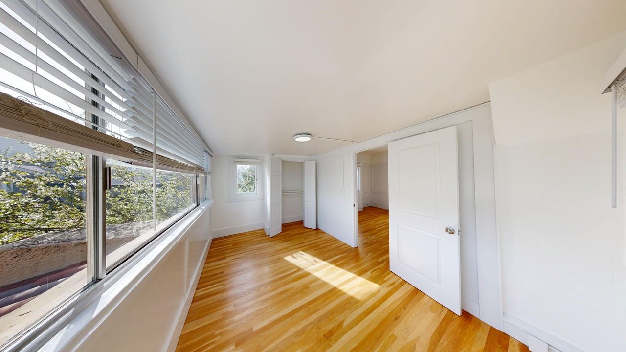 1077 Ashbury Street - Photo 6 of 12