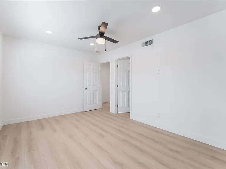 2033 Pommel Ave - Photo 3 of 11