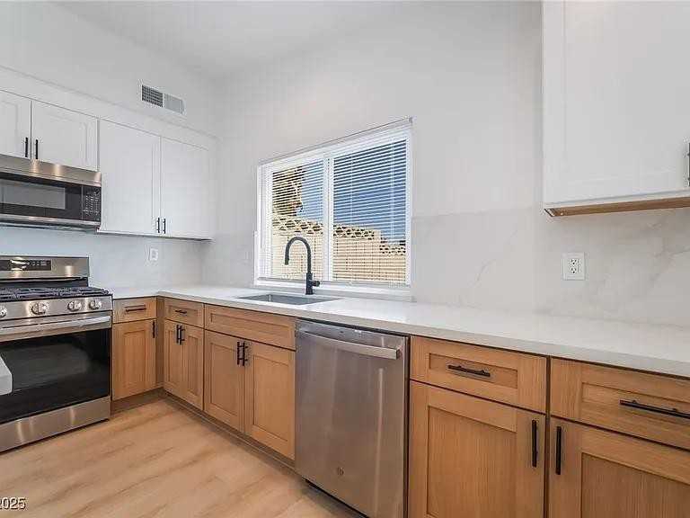 2033 Pommel Ave - Photo 7 of 11