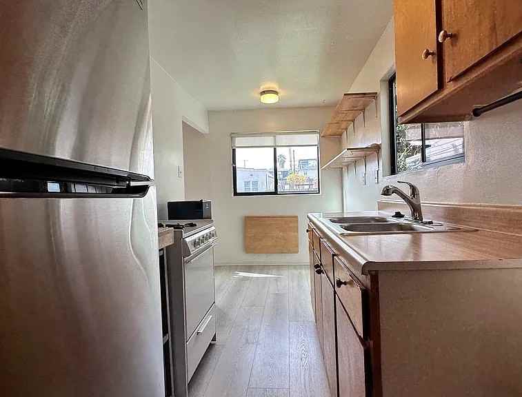 250 4th Ave #A - Photo 3 of 9