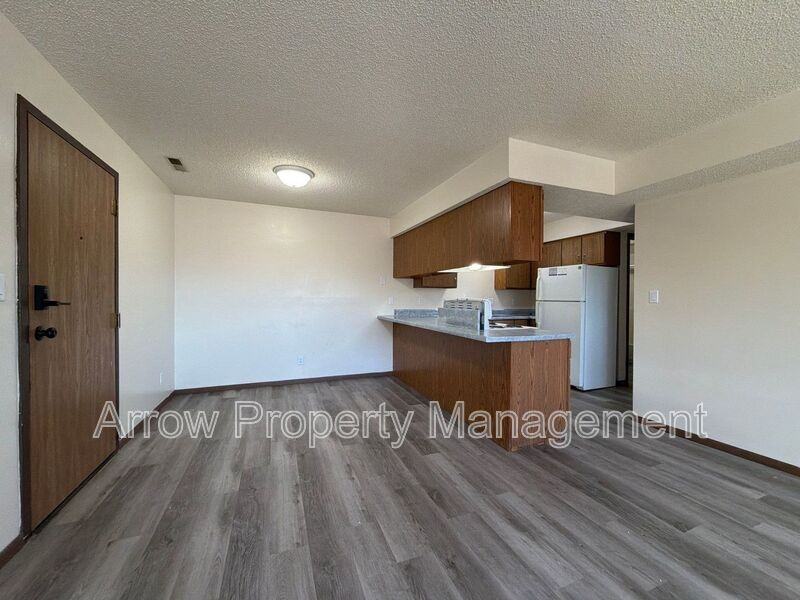 539 N 24th St #8 - Photo 3 of 11