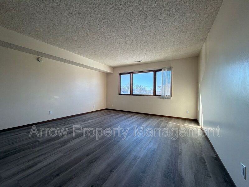 539 N 24th St #8 - Photo 4 of 11