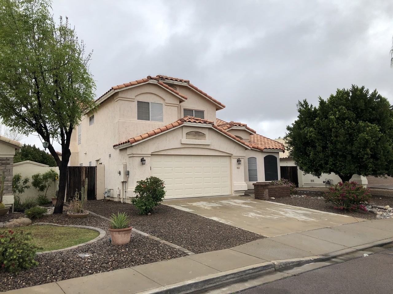 9632 W Mary Ann Dr - Photo 3 of 37