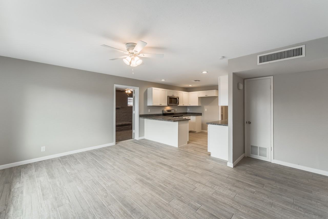 3920 W Tuckey Ln - Photo 5 of 29