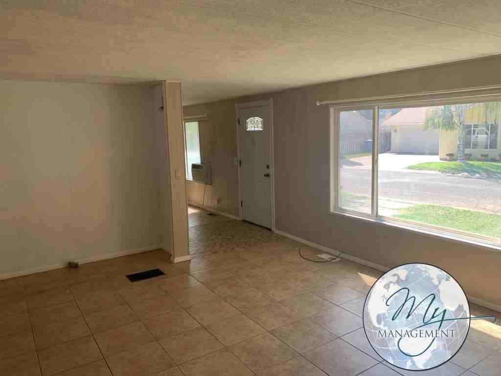 1740 Manzanita St - Photo 4 of 27