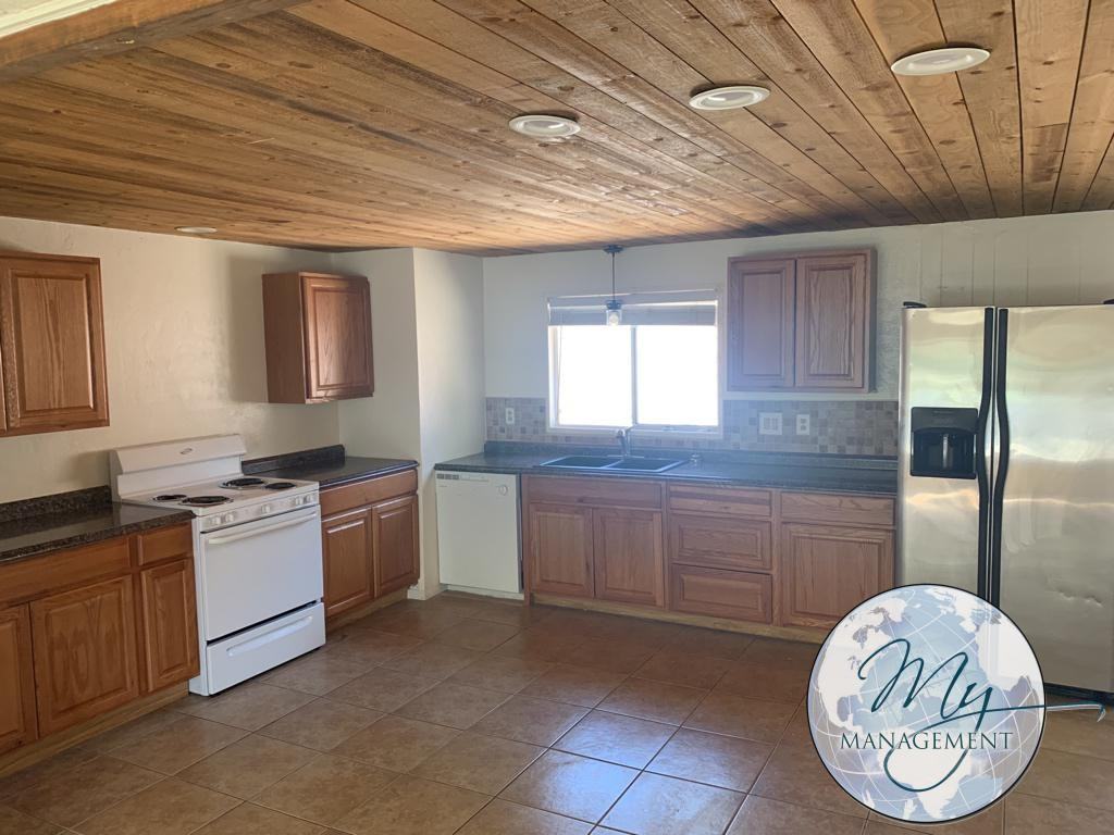 1740 Manzanita St - Photo 5 of 27