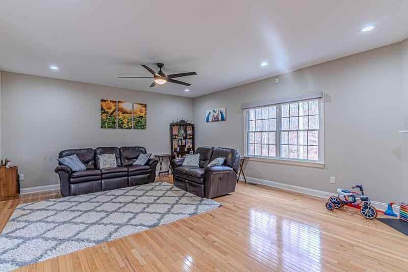 305 Raymound Blvd - Photo 6 of 34