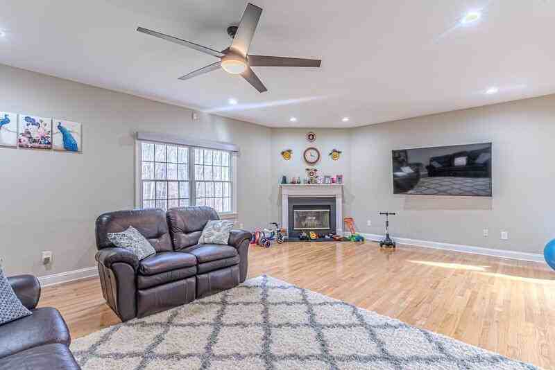 305 Raymound Blvd - Photo 7 of 34