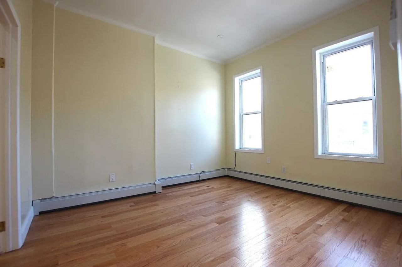 1623 Cornelia St - Photo 3 of 6