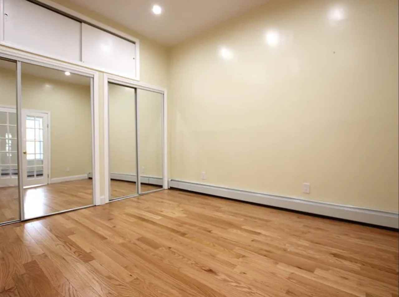 1623 Cornelia St - Photo 4 of 6