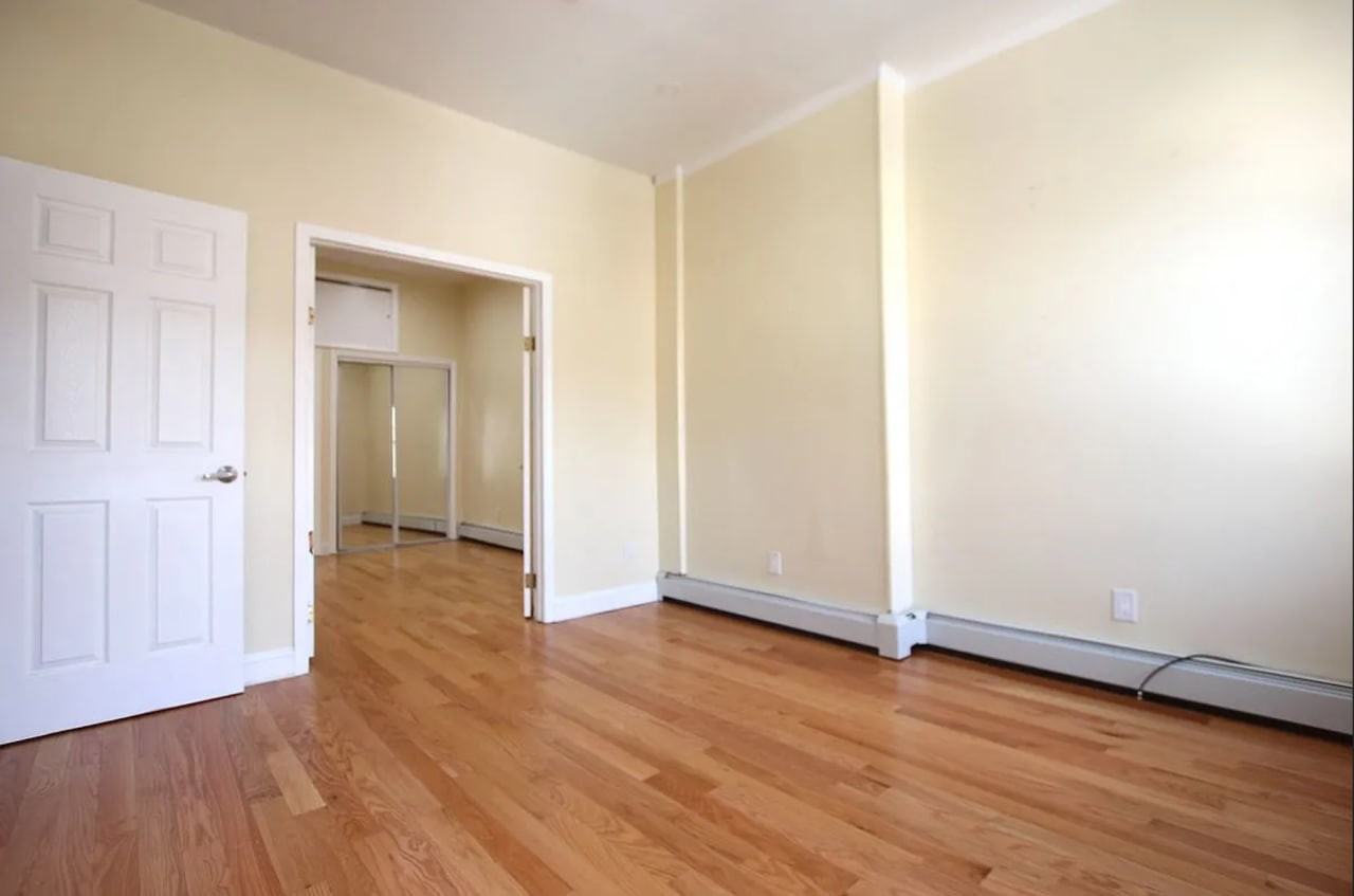 1623 Cornelia St - Photo 5 of 6