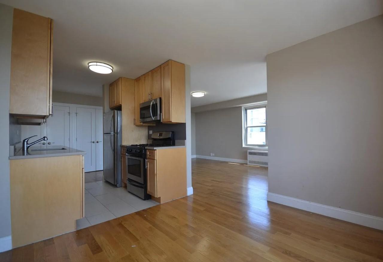 12332 82Nd Ave - Photo 4 of 8