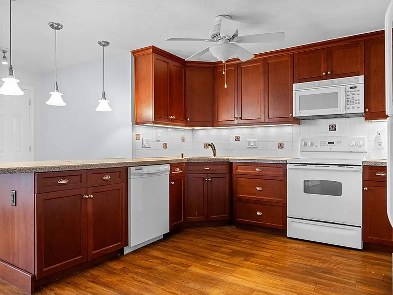 265 C St - Photo 2 of 8