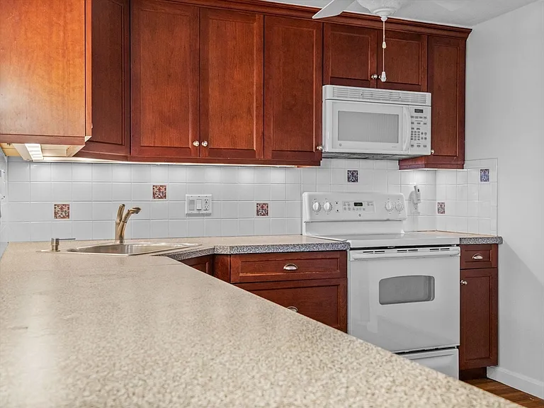 265 C St - Photo 3 of 8