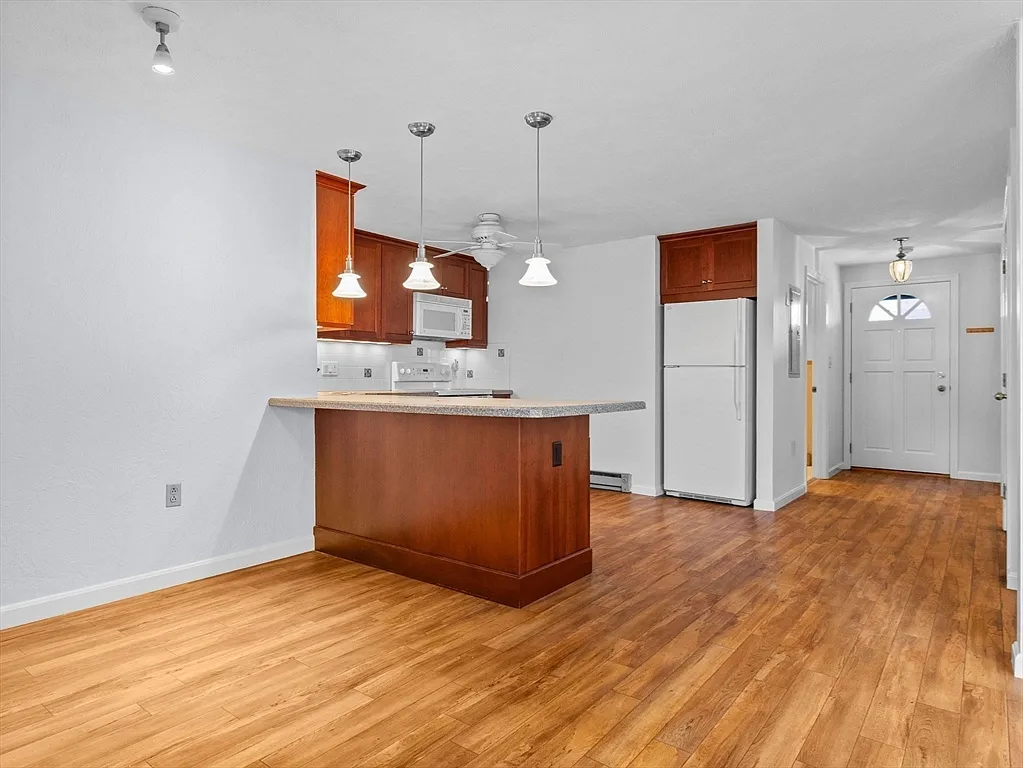 265 C St - Photo 4 of 8