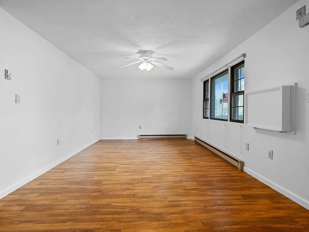 265 C St - Photo 7 of 8