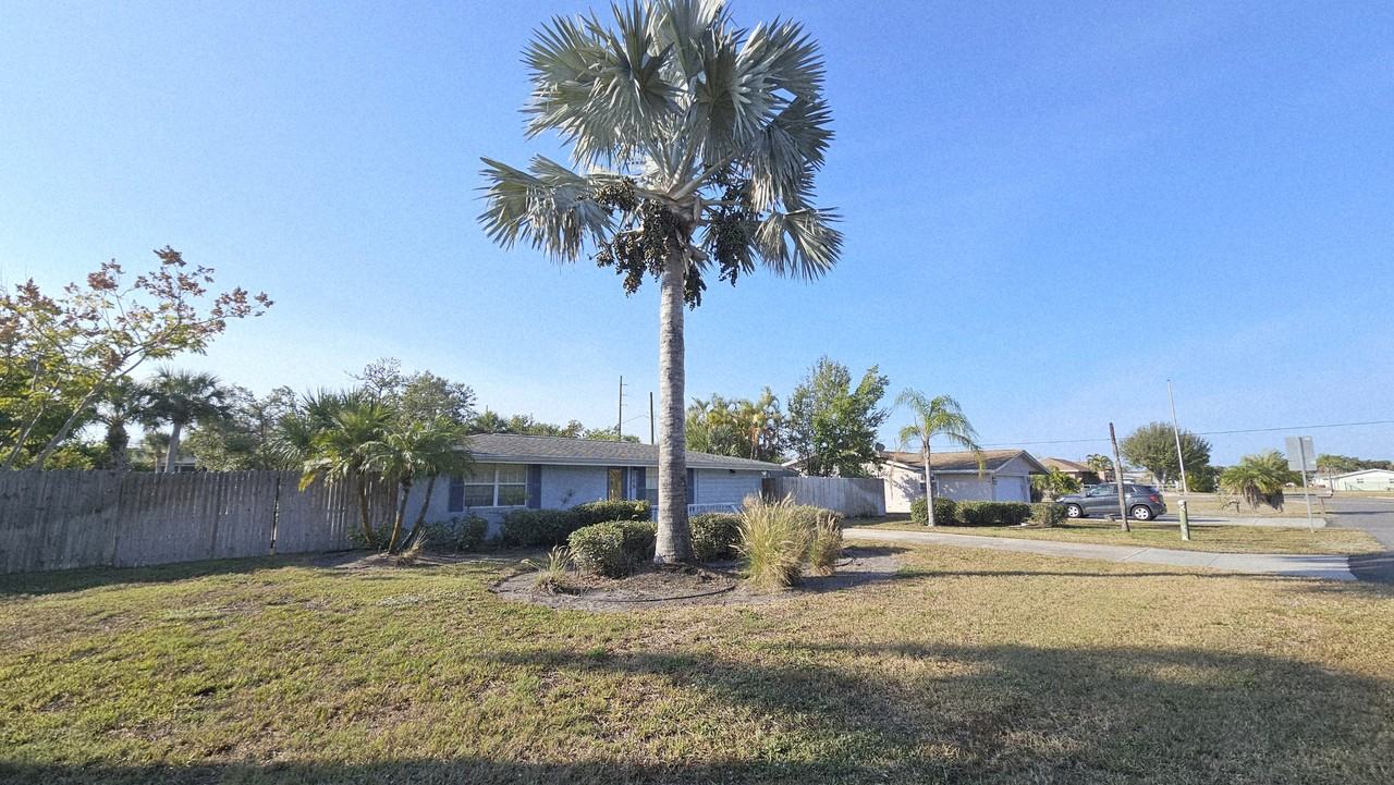 805 E 3rd St - Photo 2 of 34