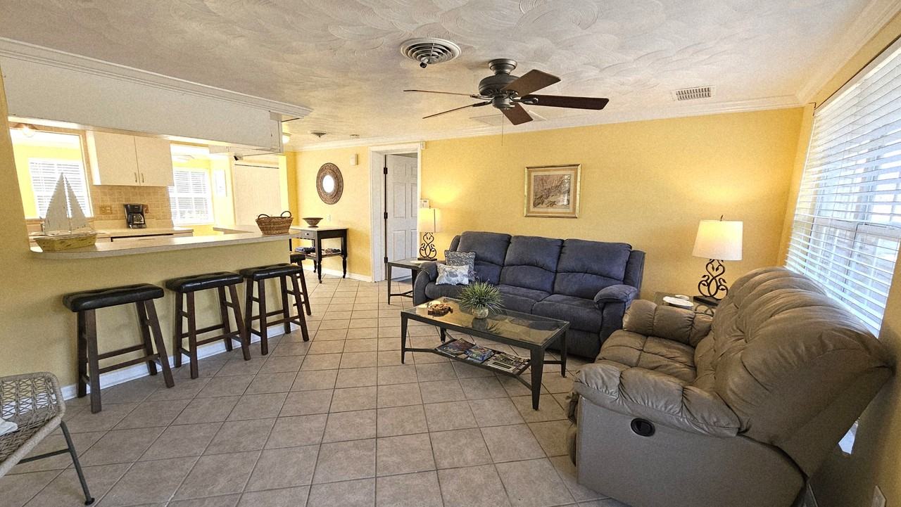 805 E 3rd St - Photo 4 of 34