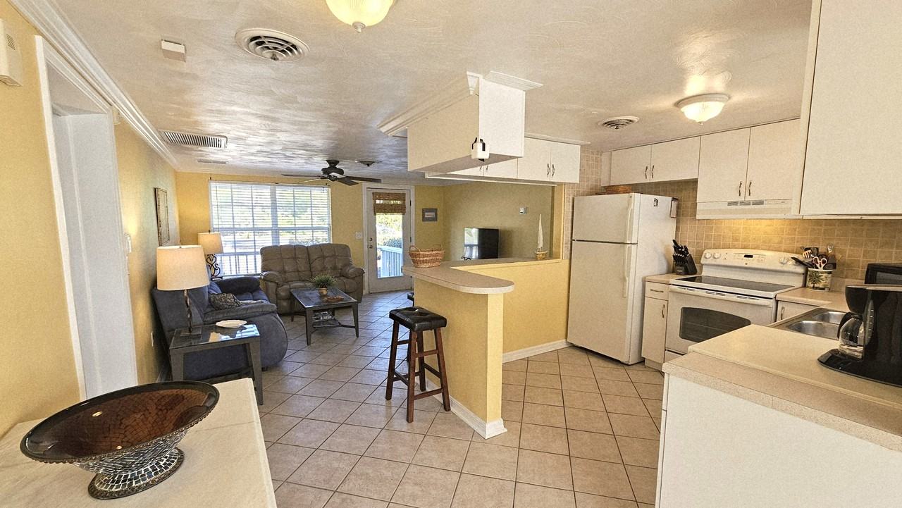 805 E 3rd St - Photo 7 of 34