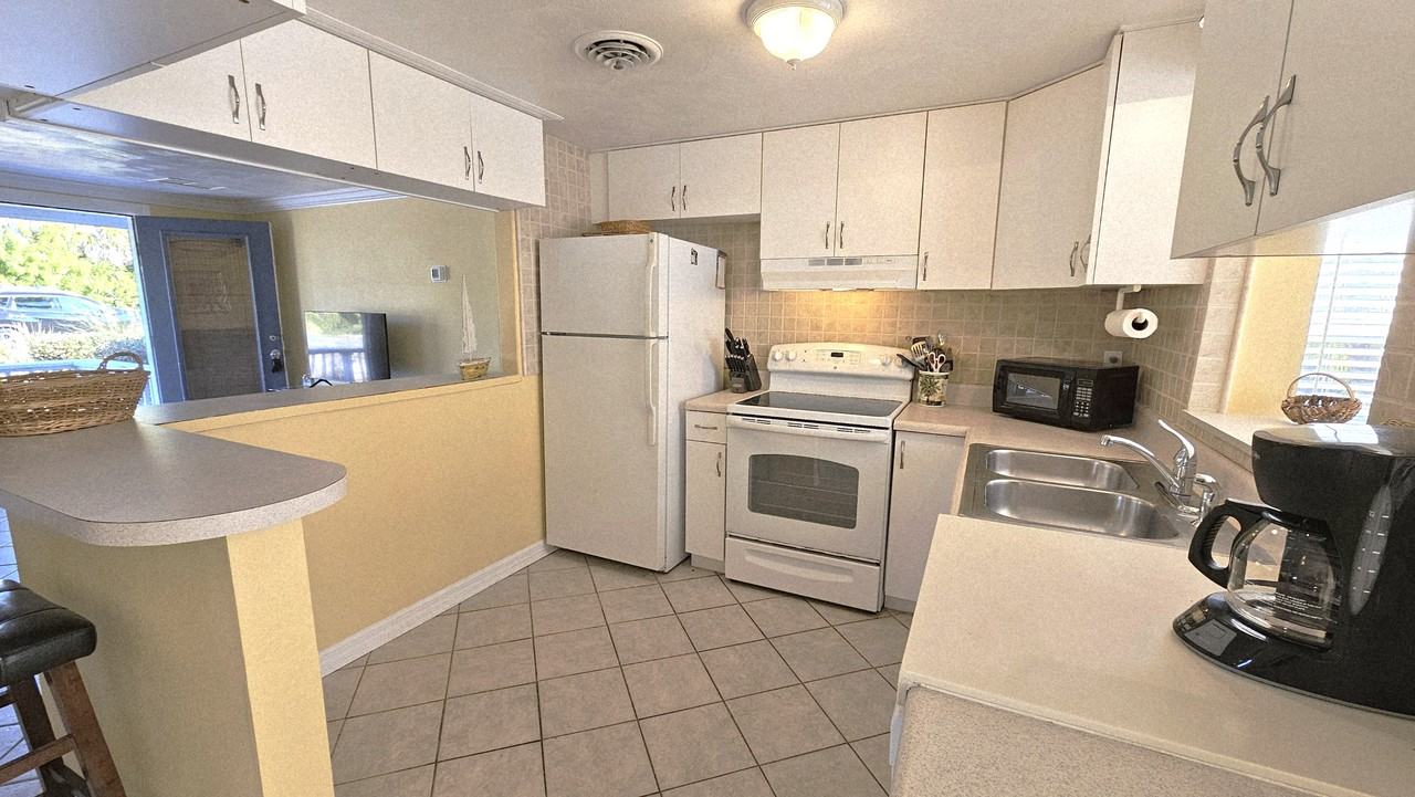 805 E 3rd St - Photo 7 of 34