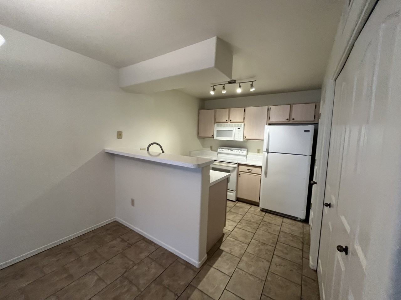 5751 N Kolb Rd #21207 - Photo 5 of 22