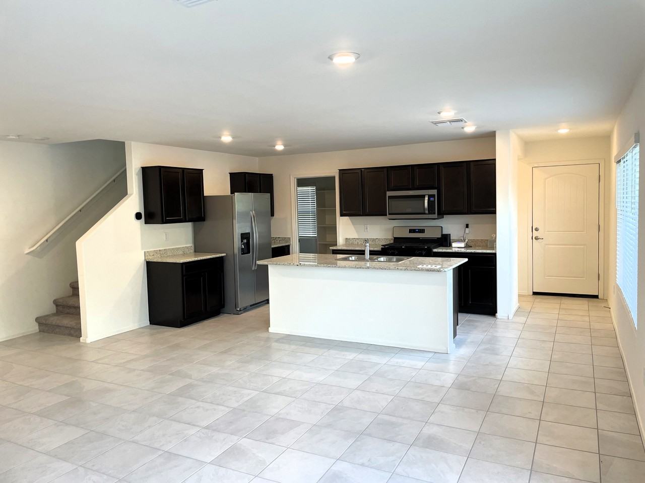 1127 E Cairn St - Photo 6 of 38