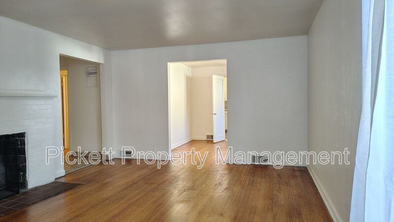 2103 N Lafayette Ave - Photo 4 of 19