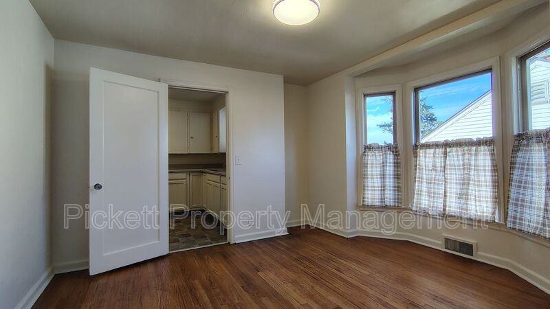 2103 N Lafayette Ave - Photo 6 of 19