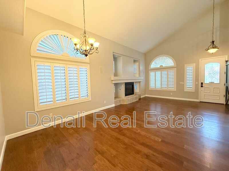 11225 E Sylvan Ave - Photo 6 of 42