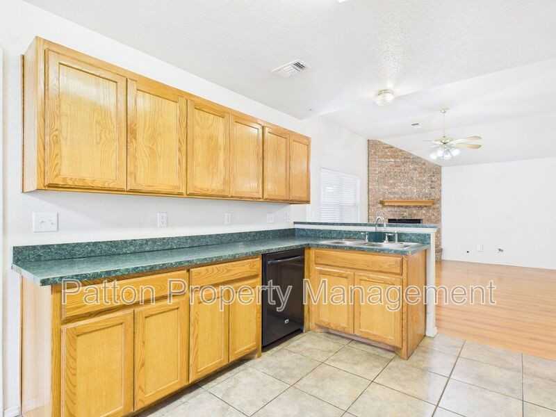 1111 Pikes Peak Dr - Photo 4 of 26