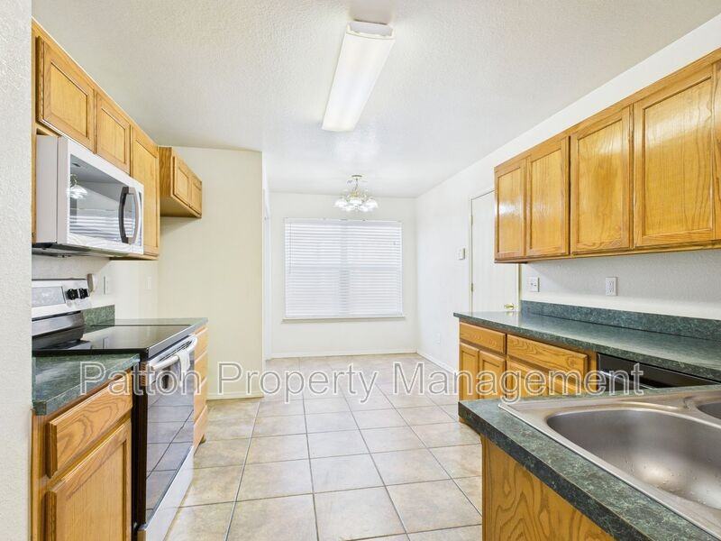 1111 Pikes Peak Dr - Photo 5 of 26