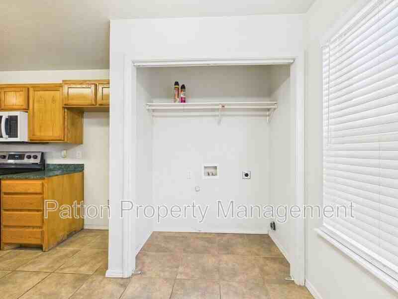 1111 Pikes Peak Dr - Photo 7 of 26