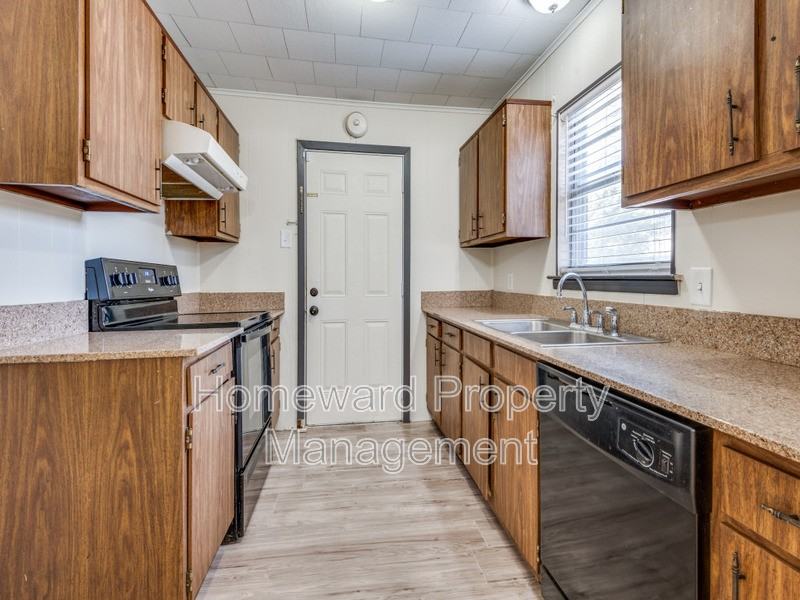 9311 Oakland Dr - Photo 5 of 13