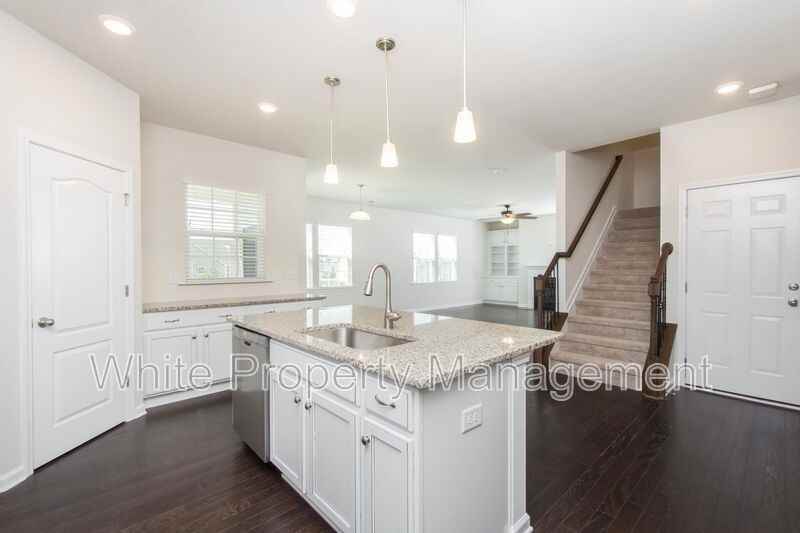 1043 Winnett Dr - Photo 6 of 32