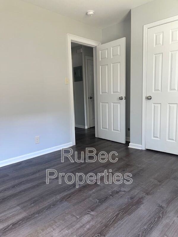 1025 Holland Ave #B - Photo 4 of 11