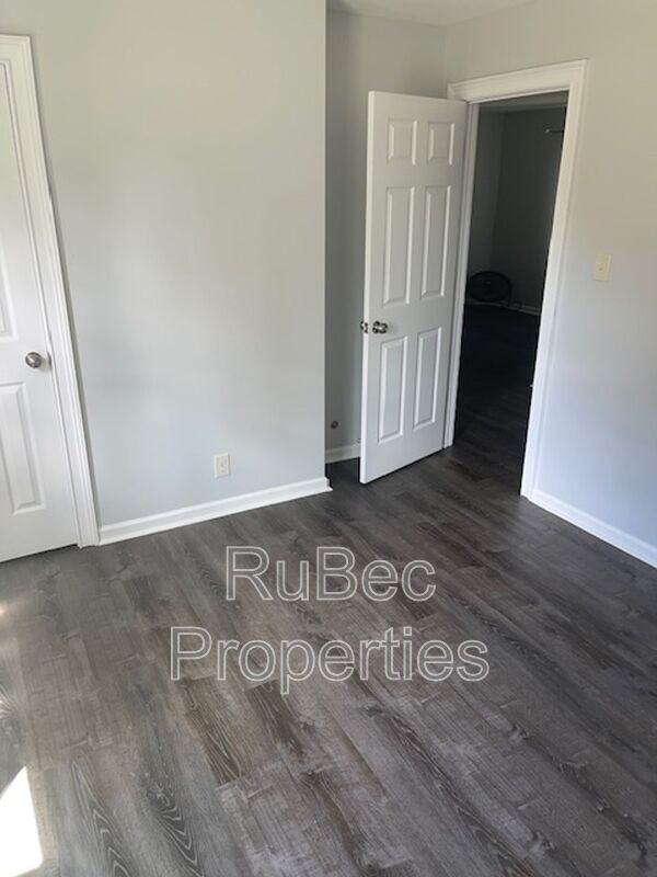 1025 Holland Ave #B - Photo 6 of 11