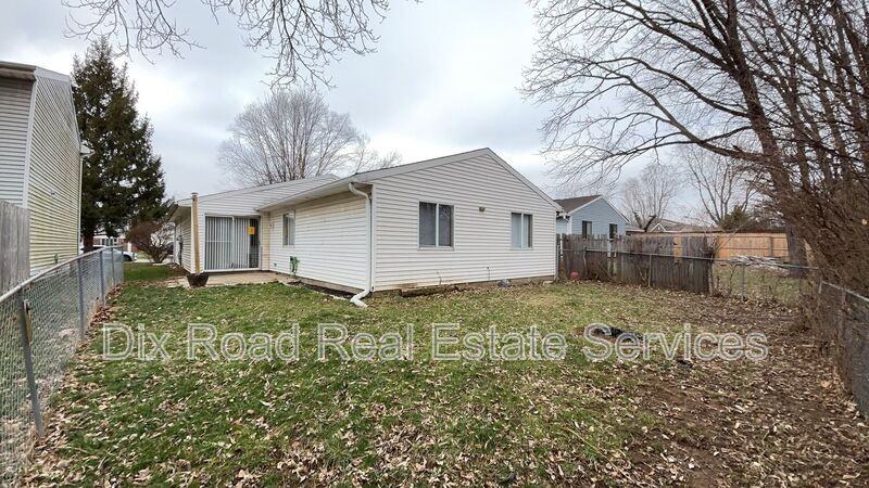 1713 Bonita Dr - Photo 5 of 27