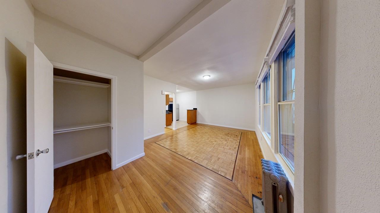 1547 Clay Street - Photo 6 of 10