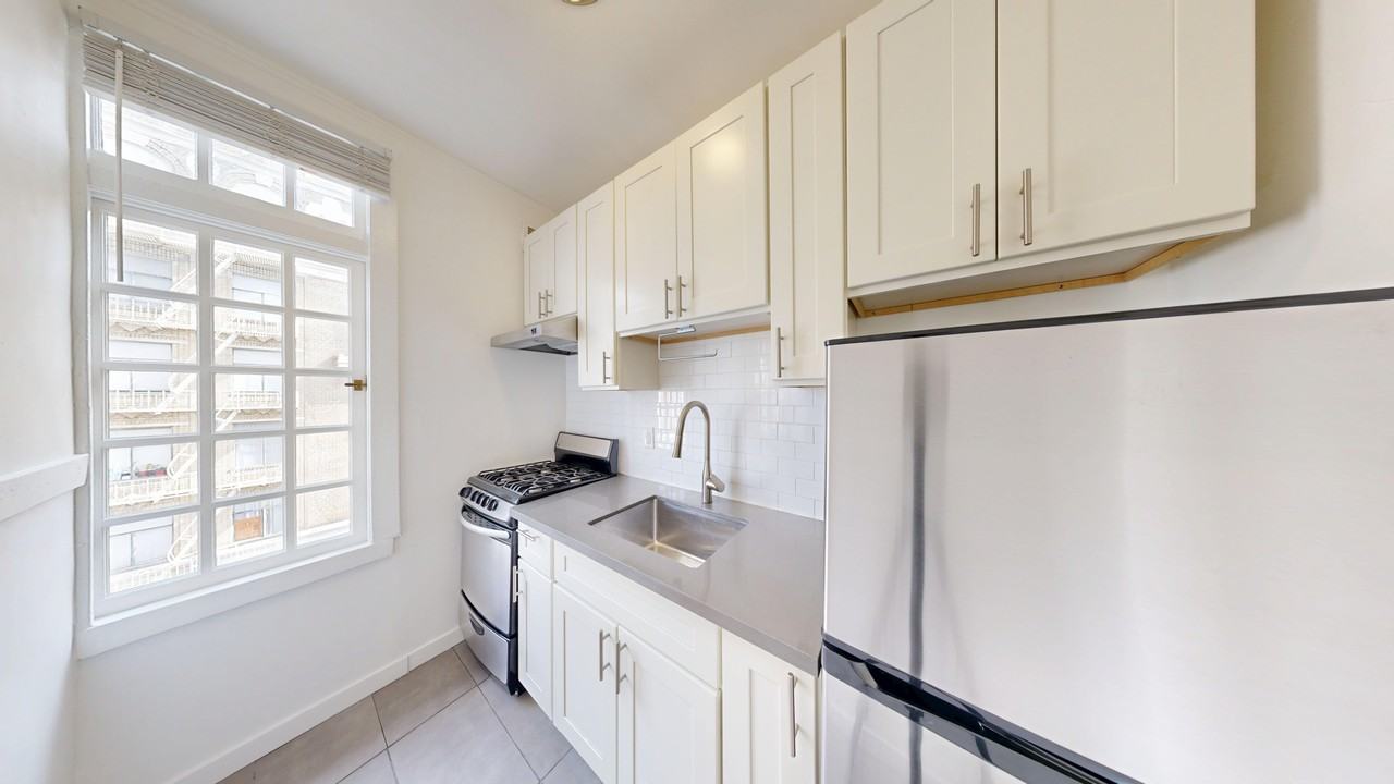 709 Geary Street - Photo 5 of 29