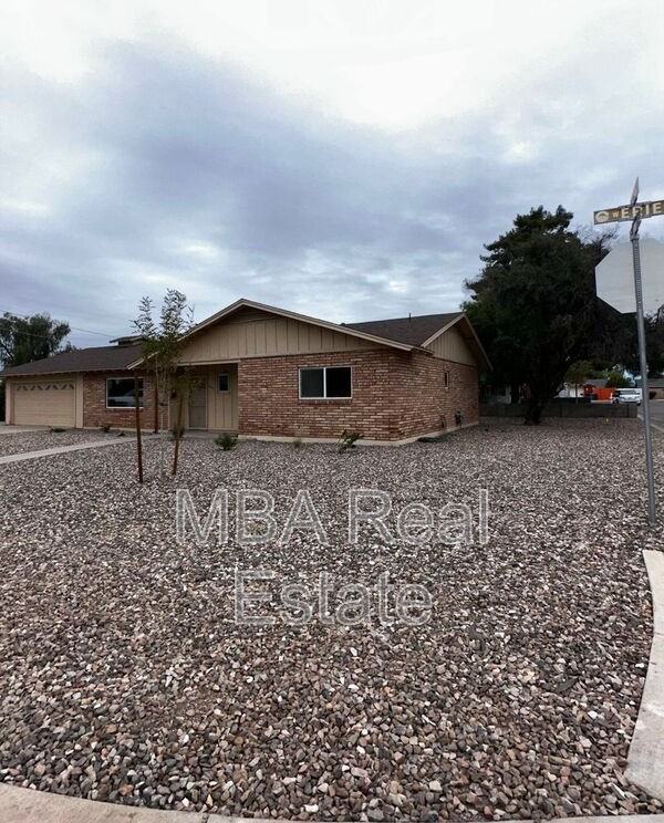 660 W Erie St - Photo 2 of 21