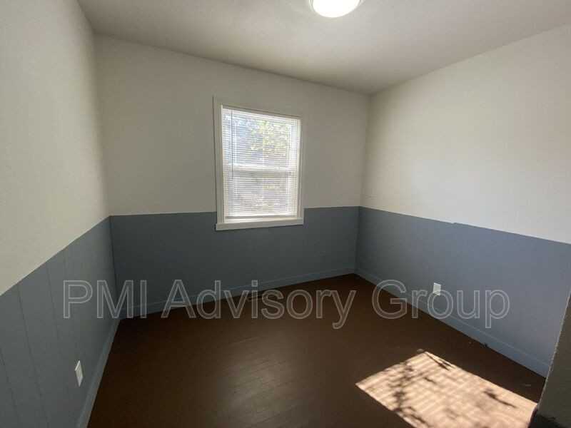 3136 Se Fremont St - Photo 5 of 14