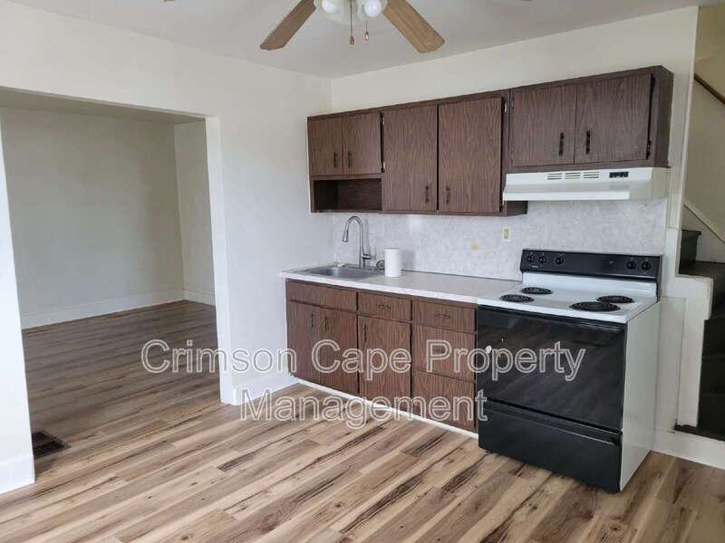 131 Pine St - Photo 2 of 16