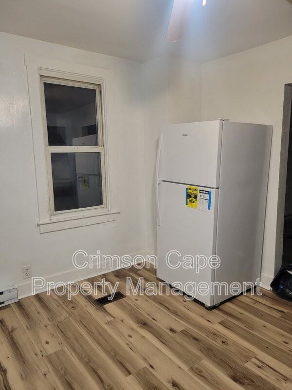 131 Pine St - Photo 3 of 16