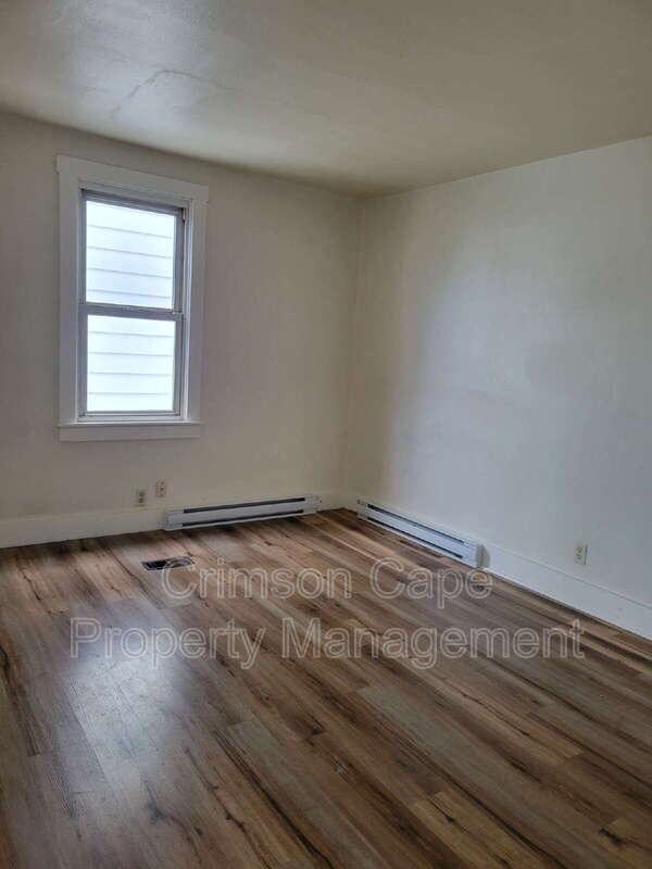 131 Pine St - Photo 4 of 16