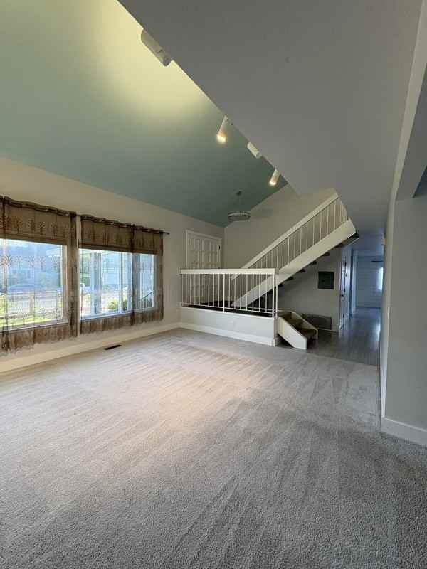 5705 Davis Cir - Photo 3 of 33