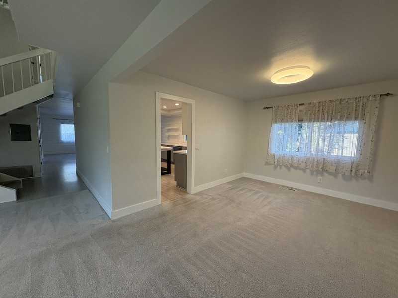 5705 Davis Cir - Photo 5 of 33