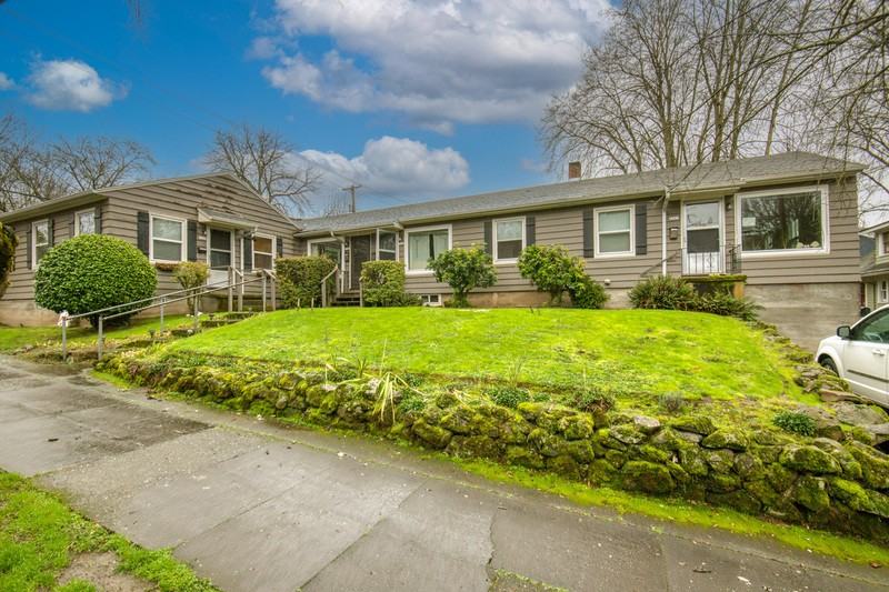 3242 Se Alder Ct - Photo 2 of 12