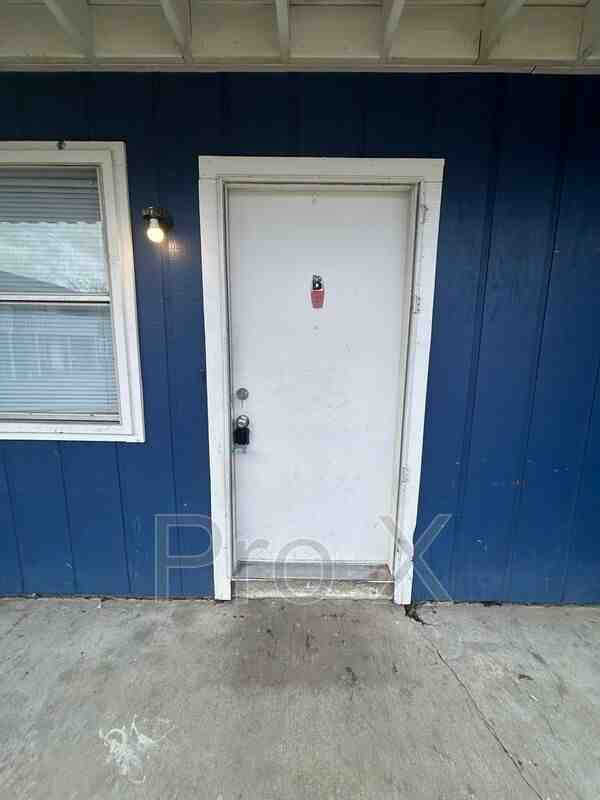 1605 Juniper Cir - Photo 2 of 15