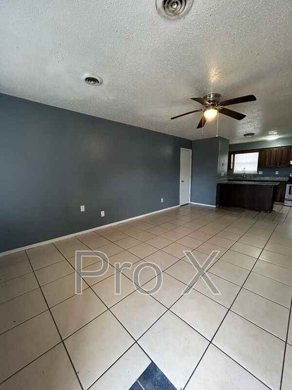 1605 Juniper Cir - Photo 3 of 15