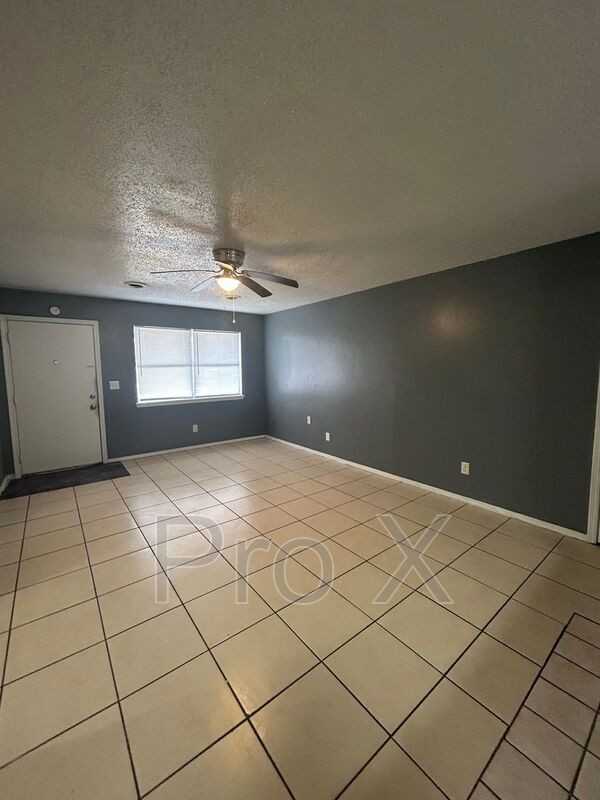 1605 Juniper Cir - Photo 4 of 15